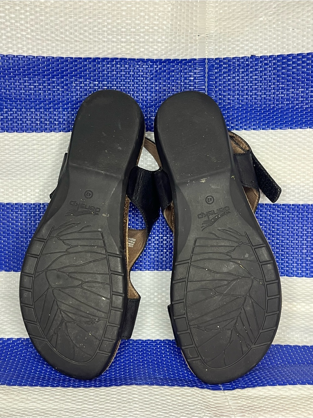 Dansko Reece women's thong sandals black waxy burnished leather Size 11.5 EU 42 - Picture 6 of 12